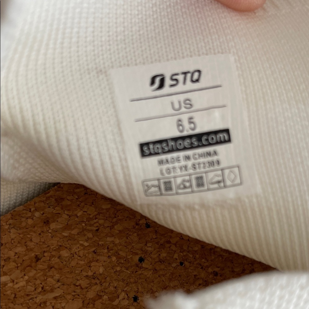 STQ Women’s White Sneakers - Casual Everyday Comfort